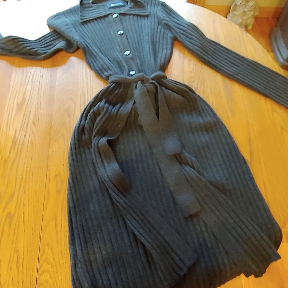 Sweaters - Picture 1 of 2